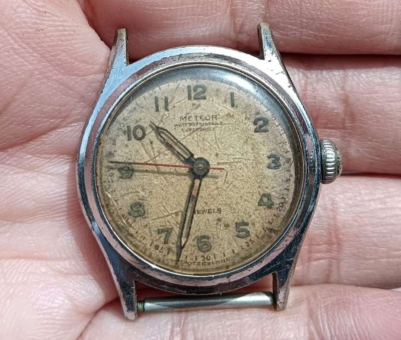 Meteor Mens Watch 17 Jewels Manual Windup Military Style Numerals Red 2nd Hand Vintage 1940s