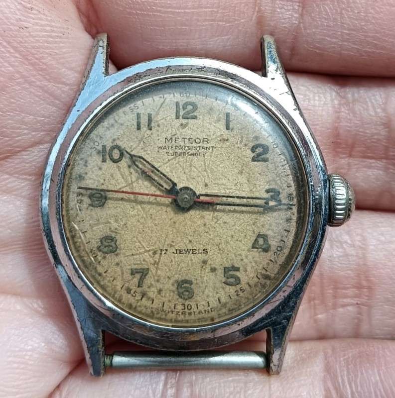 Meteor Mens Watch 17 Jewels Manual Windup Military Style Numerals Red 2nd Hand Vintage 1940s
