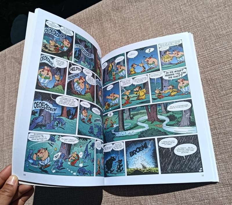 Asterix en die Goue Sekel in Afrikaans  Mint Condition! - No 3 of 3 Asterix Books on Auction