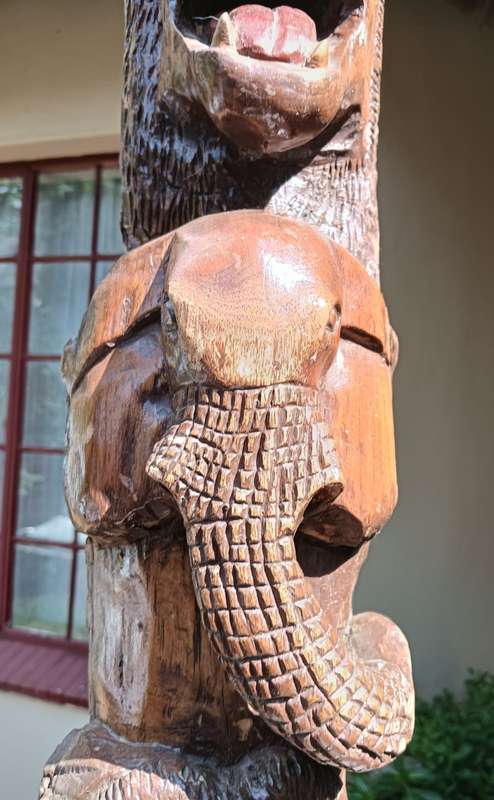 MAGNIFICENT BIG FIVE HAND CARVED WOODEN TOTEM POLE 1M HIGH WITH LION ELEPHANT BUFFALO RHINO LEOPARD