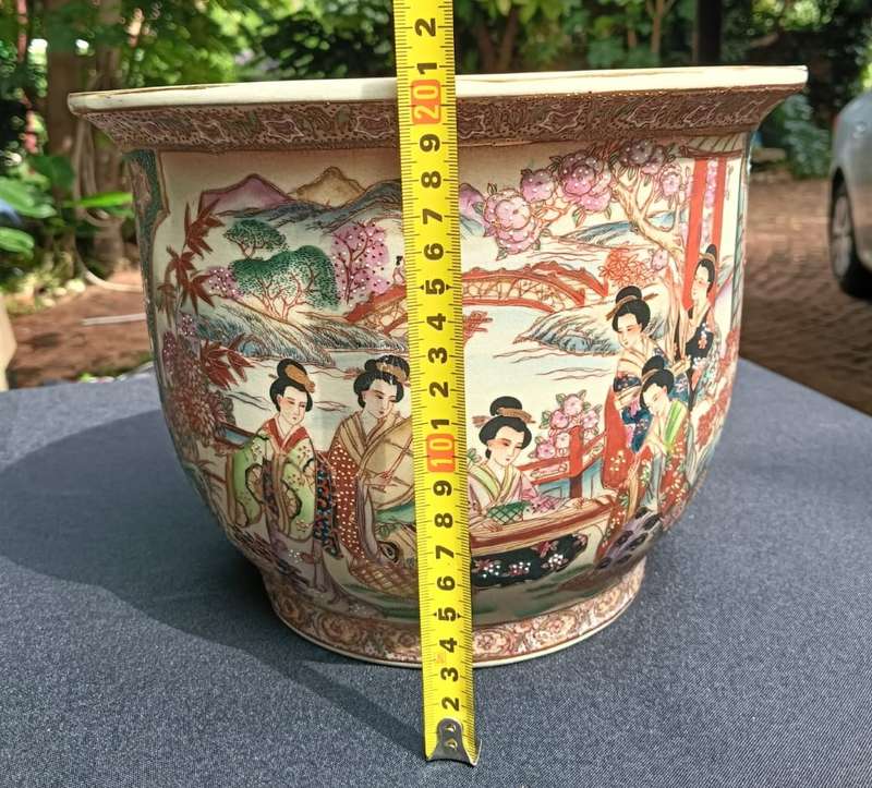 Large Hand Painted Chinese Porcelain Planter Featuring Geishas 27cm Diam 21cm High