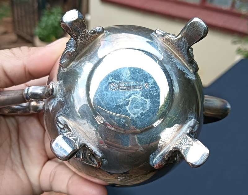 VINTAGE 1950S EMESS ENGLISH SILVERPLATED TEAPOT AND CREAMER IN GOOD CONDITION TEAPOT WEIGHS 1.3KG!