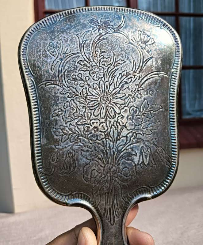 BEAUTIFULLY ENGRAVED SILVERPLATED HANDHELD VANITY MIRROR VINTAGE EARLY TWENTIETH CENTURY