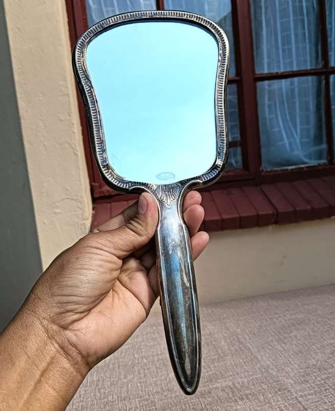 BEAUTIFULLY ENGRAVED SILVERPLATED HANDHELD VANITY MIRROR VINTAGE EARLY TWENTIETH CENTURY