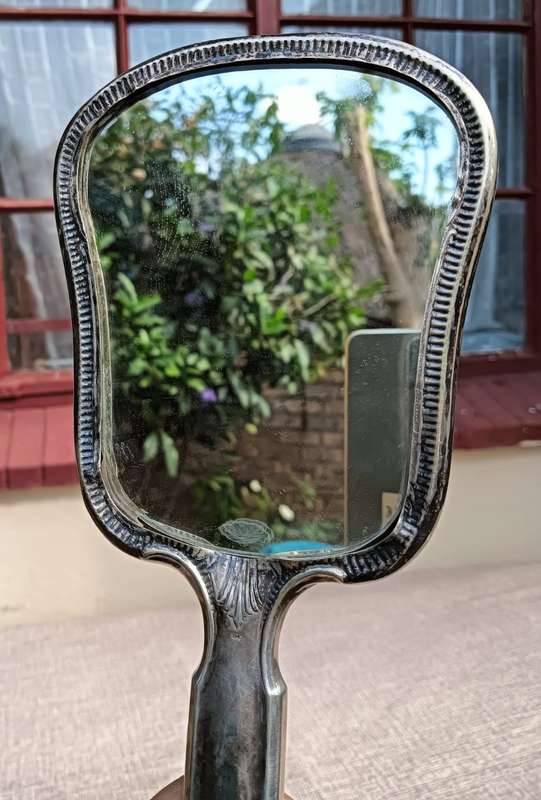 BEAUTIFULLY ENGRAVED SILVERPLATED HANDHELD VANITY MIRROR VINTAGE EARLY TWENTIETH CENTURY
