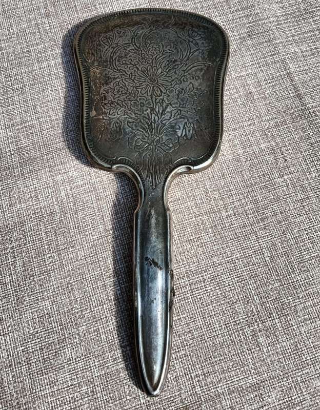 BEAUTIFULLY ENGRAVED SILVERPLATED HANDHELD VANITY MIRROR VINTAGE EARLY TWENTIETH CENTURY