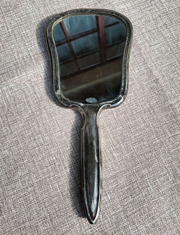 BEAUTIFULLY ENGRAVED SILVERPLATED HANDHELD VANITY MIRROR VINTAGE EARLY TWENTIETH CENTURY