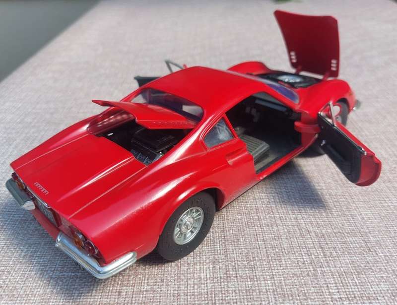 Ferrari Dino 246GT 1:18 Scale Anson Die Cast Model Car Red