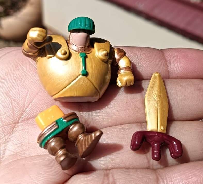 Funny Castle Ferrero MPG Kinder Surprise 2004 Plastic Toy Figurines Complete Set of 13 Figurines