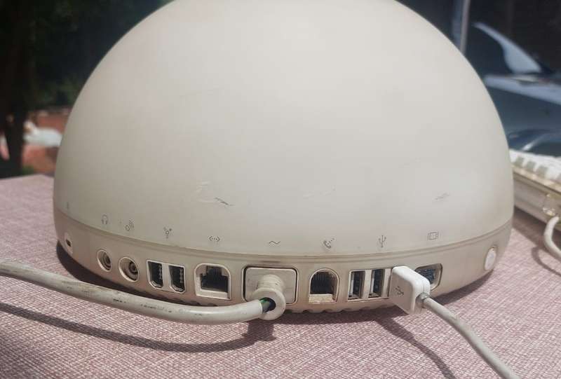 ICONIC APPLE G4 BALL IMAC FROM 2002 (Dual System 9.2.2 and OS 10.3.9) IN GOOD WORKING CONDITION