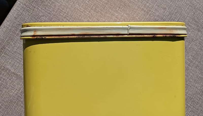 Vintage Pre 1989 HH Hendlers Yellow Enamelled Metal Bread Bin In Good Condition
