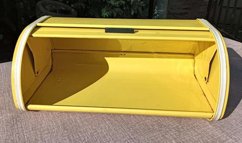 Vintage Pre 1989 HH Hendlers Yellow Enamelled Metal Bread Bin In Good Condition