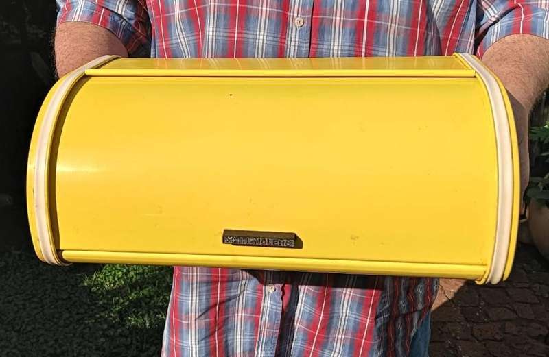 Vintage Pre 1989 HH Hendlers Yellow Enamelled Metal Bread Bin In Good Condition