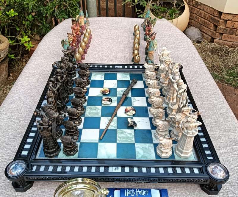 Harry Potter The Final Challenge Wizards 2007 Deagostini Chess Set (Complete 32 pieces) Plus Extras!