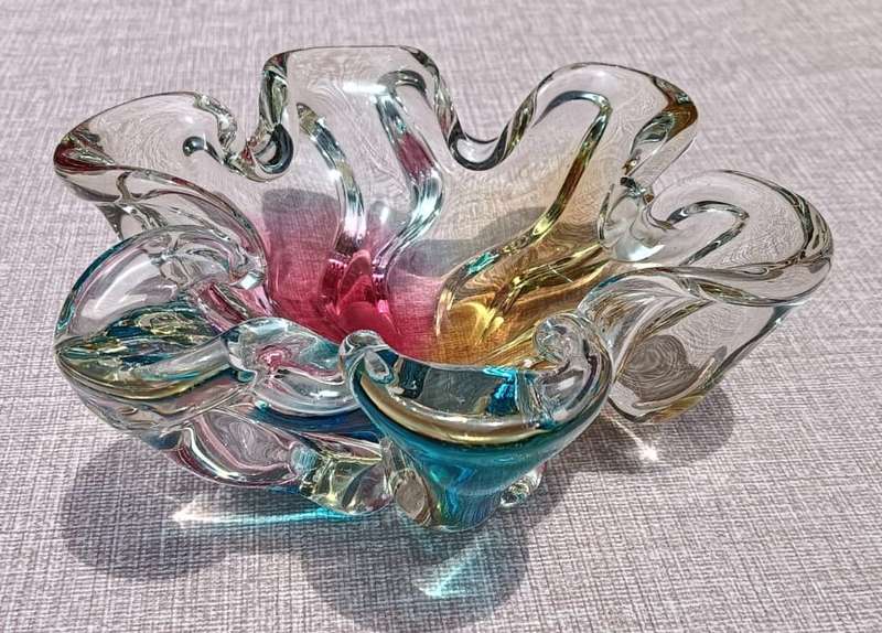 Exquisite Murano Rainbow Sommerso Glass Bowl 21cm Wide One of Two on Auction