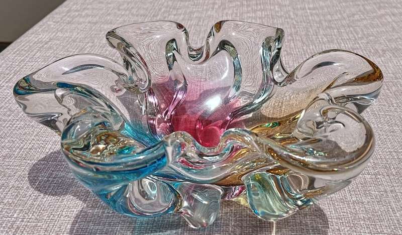 Exquisite Murano Rainbow Sommerso Glass Bowl 21cm Wide One of Two on Auction