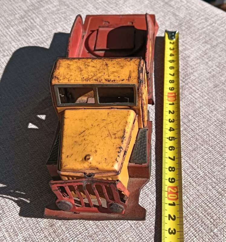 Vintage 1950s Japanese Red and Yellow Tin Tow Truck S-1120  Missing Tow Crane