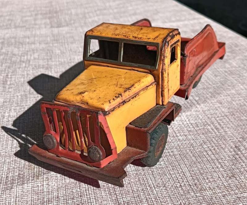 Vintage 1950s Japanese Red and Yellow Tin Tow Truck S-1120  Missing Tow Crane