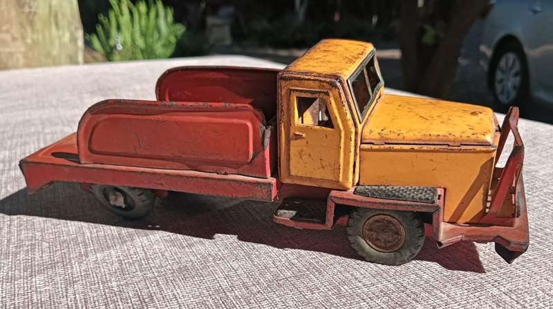Vintage 1950s Japanese Red and Yellow Tin Tow Truck S-1120  Missing Tow Crane