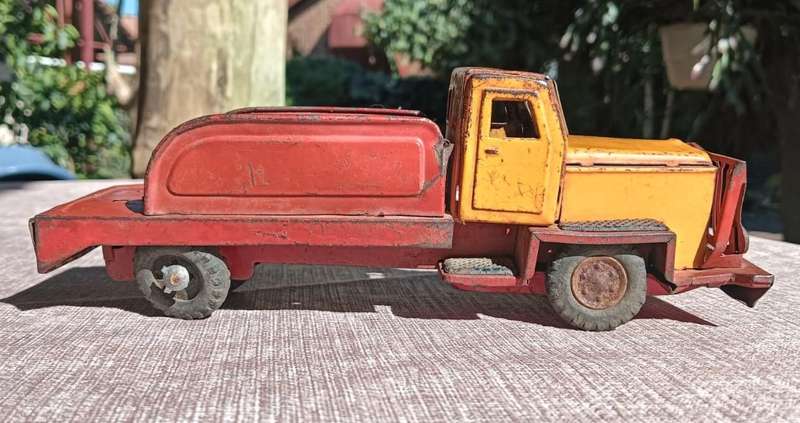 Vintage 1950s Japanese Red and Yellow Tin Tow Truck S-1120  Missing Tow Crane