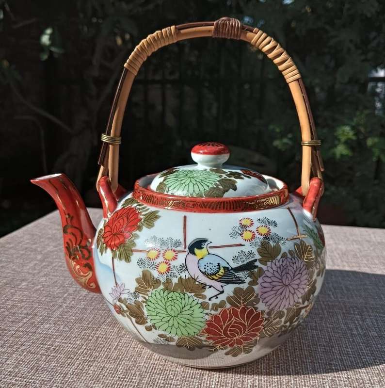 Japanese Honjitsu Dai 14 Piece Teaset with Hand Painted Peony Flowers and  Tit Birds In Good Conditi