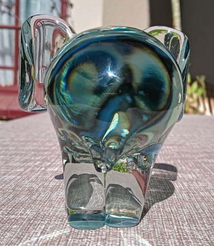 Ngwenya Glass Elephant with Trunk Curled in Feeding Motion Large 9cm High 0.5kg