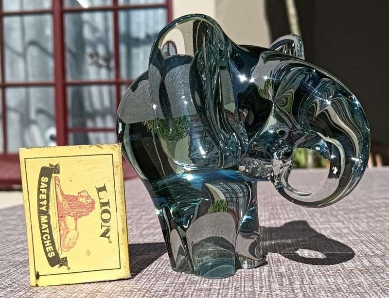 Ngwenya Glass Elephant with Trunk Curled in Feeding Motion Large 9cm High 0.5kg
