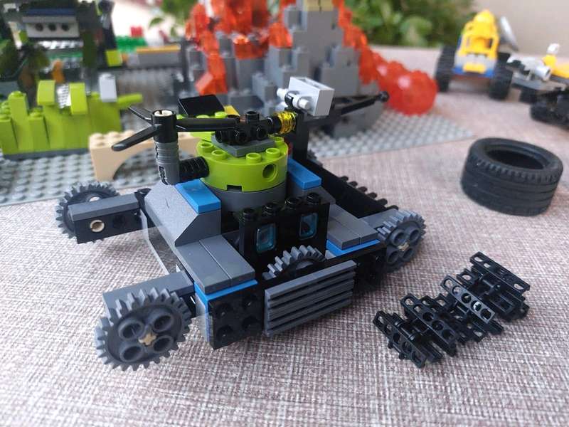 Lego City Volcano Exploration Base Set 60124 Around 80% Complete