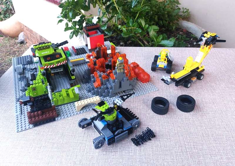 Lego City Volcano Exploration Base Set 60124 Around 80% Complete