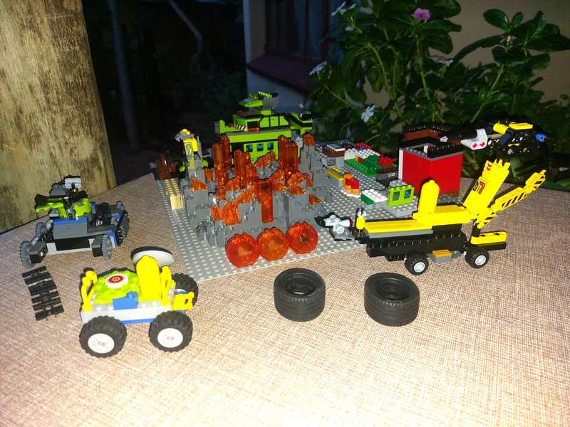 Lego City Volcano Exploration Base Set 60124 Around 80% Complete