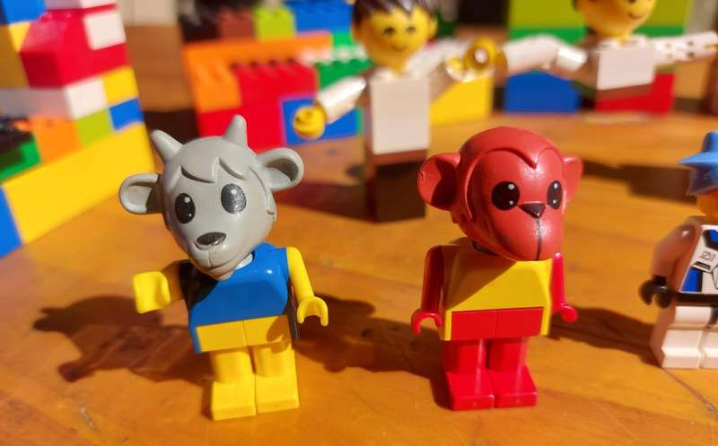 Rare Vintage 1970s Lego Minifigures (Fabuland Goat, Mike Monkey, 3 Maxi Homemaker Figures) plus more