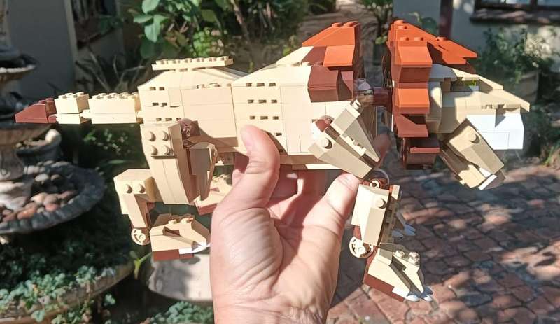Lego Creator 4884-2 Wild Hunters Lion Set with Realistic Joint Elements - Introduced 2005 Retired