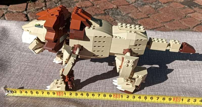 Lego Creator 4884-2 Wild Hunters Lion Set with Realistic Joint Elements - Introduced 2005 Retired