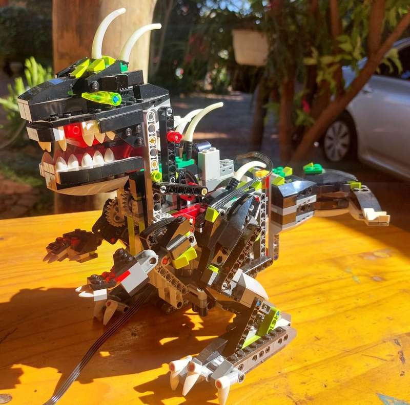 Motorised Lego Creator 4958 Dino Monster Set Mouth Opens! Arms Move! - Introduced 2007 Retired 2008