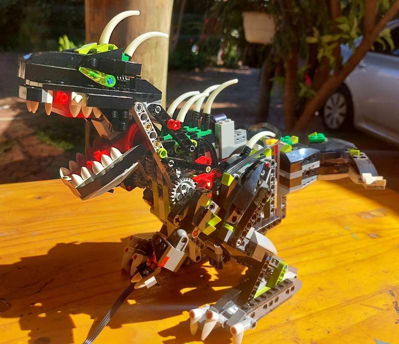 Motorised Lego Creator 4958 Dino Monster Set Mouth Opens! Arms Move! - Introduced 2007 Retired 2008