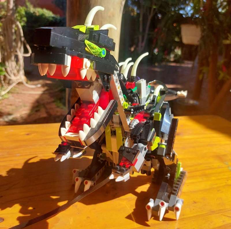 Motorised Lego Creator 4958 Dino Monster Set Mouth Opens! Arms Move! - Introduced 2007 Retired 2008