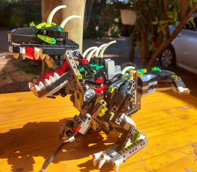 Motorised Lego Creator 4958 Dino Monster Set Mouth Opens! Arms Move! - Introduced 2007 Retired 2008