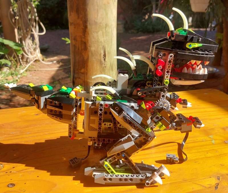 Motorised Lego Creator 4958 Dino Monster Set Mouth Opens! Arms Move! - Introduced 2007 Retired 2008