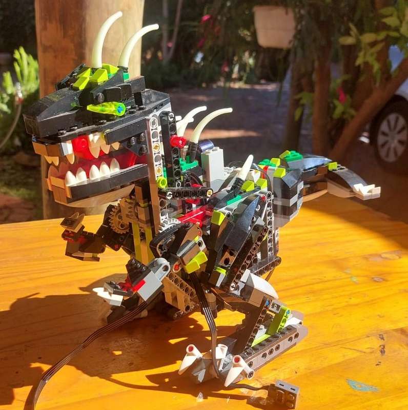 Motorised Lego Creator 4958 Dino Monster Set Mouth Opens! Arms Move! - Introduced 2007 Retired 2008