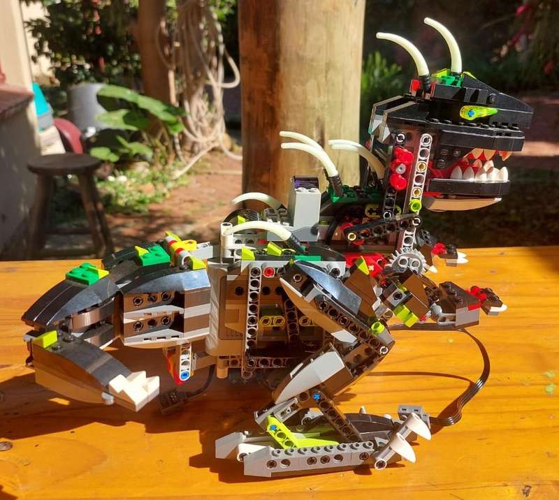 Motorised Lego Creator 4958 Dino Monster Set Mouth Opens! Arms Move! - Introduced 2007 Retired 2008