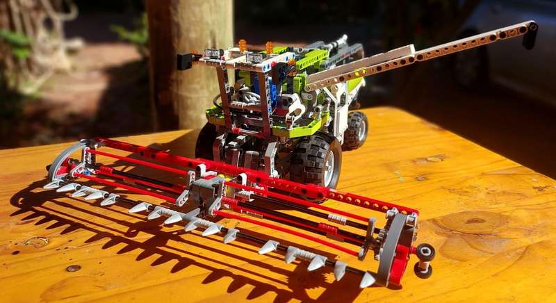 Rare Lego Technic 8274 Combine Harvester Set Introduced 2007 Retired 2008 Wheels and Gears Turn!