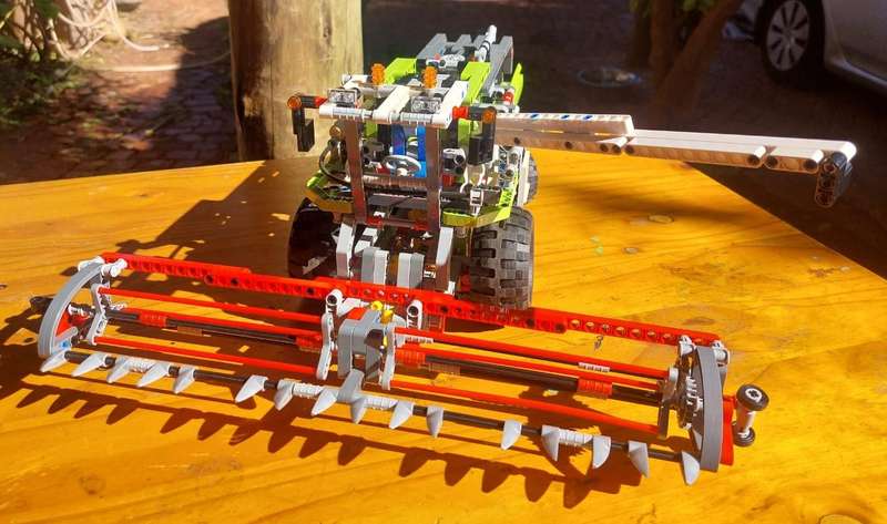Rare Lego Technic 8274 Combine Harvester Set Introduced 2007 Retired 2008 Wheels and Gears Turn!