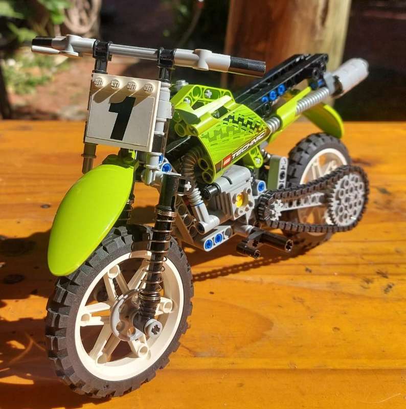 Lego Technic 8291 Dirt Bike Set with Chain Driven Engine - Introduced 2008 Retired 2009