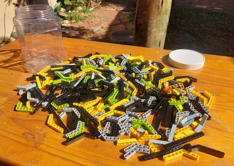 Large Batch of Lego Technic Liftarms: Includes Straight, Bent, L-Shaped Liftarms of various sizes