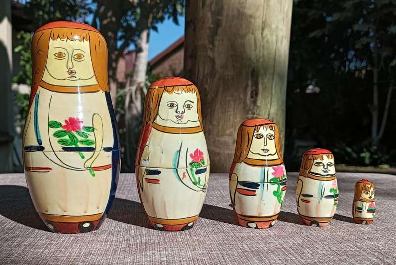 Handcrafted Matryoska Russian Nesting Doll Set  5 Dolls  Matriach + 2 Girls + 2 Boys
