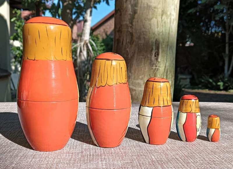 Handcrafted Matryoska Russian Nesting Doll Set  5 Dolls  Matriach + 2 Girls + 2 Boys