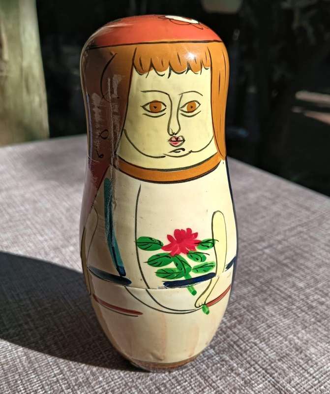Handcrafted Matryoska Russian Nesting Doll Set  5 Dolls  Matriach + 2 Girls + 2 Boys