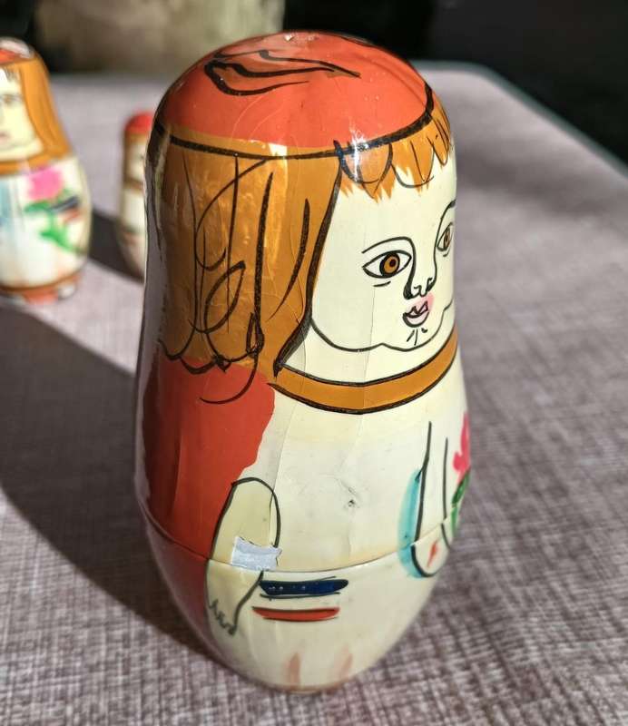 Handcrafted Matryoska Russian Nesting Doll Set  5 Dolls  Matriach + 2 Girls + 2 Boys