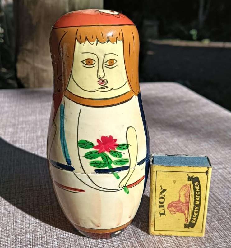 Handcrafted Matryoska Russian Nesting Doll Set  5 Dolls  Matriach + 2 Girls + 2 Boys
