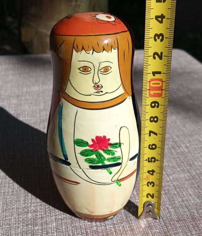 Handcrafted Matryoska Russian Nesting Doll Set  5 Dolls  Matriach + 2 Girls + 2 Boys